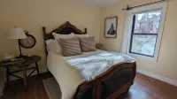 Garden Creek Retreat - Remodeled Home with Luxury Furnishings