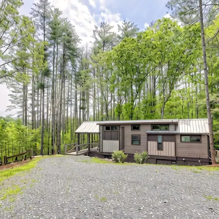Cozy Cabin in Enchanting Franklin with AC