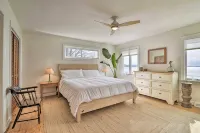 Charming Beach Cottage on Fishing Bay