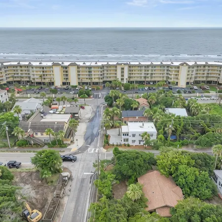 Charming 3-bedroom beachfront condo
