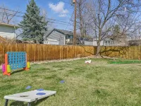 Spacious 4BD - Backyard BBQ, Fire Pit & Mini Golf Hotels in Arvada