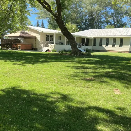 Large 4-bedroom 3-bath single level home with spacious greatroom and dining area