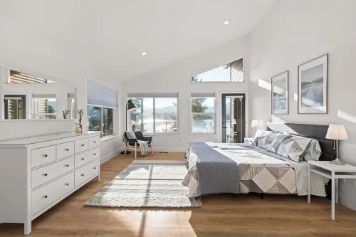 Lakeview Retreat – Spacious 6,000 Sq Ft Home on 21 Acres - balcony