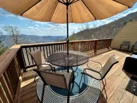 Mountain Views + Walk to Overlook Barn, Slopes, Fred's & White Wolf!