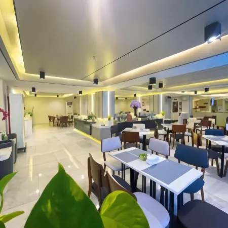 Hotel Pangeran City Отели рядом с достопримечательностью «Пляж Carocok»