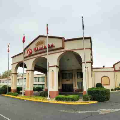 Ramada by Wyndham Triangle/Quantico Hotel Exterior