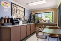 Super 8 by Wyndham Gadsden Al - breakfast
