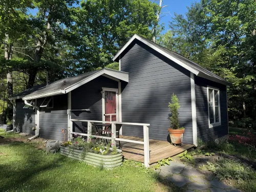 Junebug Cottage: peace, love and privacy a short walk to Woodstock village green - 4 stjerner