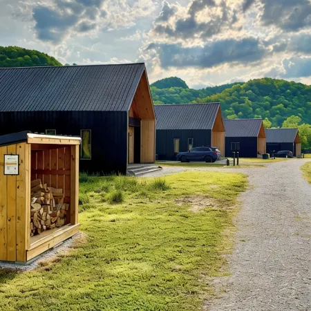 Hiker's Haven at Three Suns Cabins / Beach / Hot Tub / Starry Nights