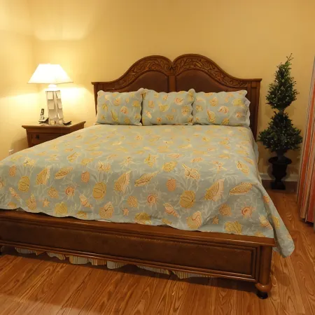 FANTASTIC OCEANFRONT-Price drop ! Pool & Hot tub; Linens and gas grill included
