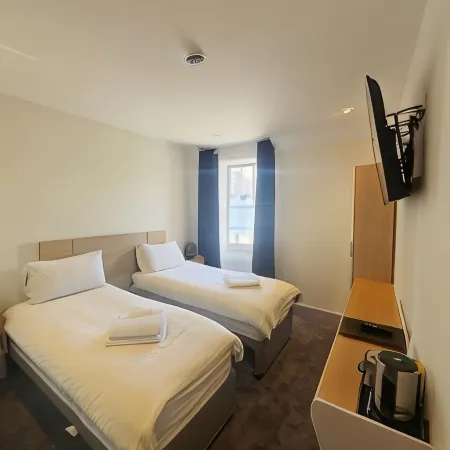 The White Lion Hotel Отели в г. Макинлет