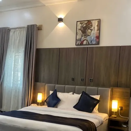 Devon's 5BR pool villa, gated in Sun City Estate, Abuja