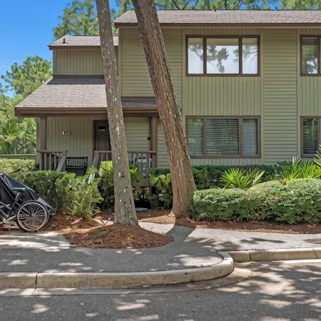 Fairway Oaks Villa! Lagoon Views! Short 5-7 Minute Stroll to the Beach!