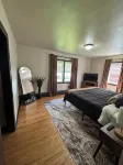 The Garden House - Renovated 2BR - Walk to LLWS - 3-Star