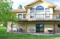 Guests Say:  "METICULOUSLY CLEAN"  and  "ABSOLUTELY BEAUTIFUL - Condos
