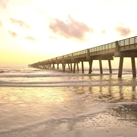 Oceanfront Condo with Pool,Sauna,Gym in Jacksonville Beach