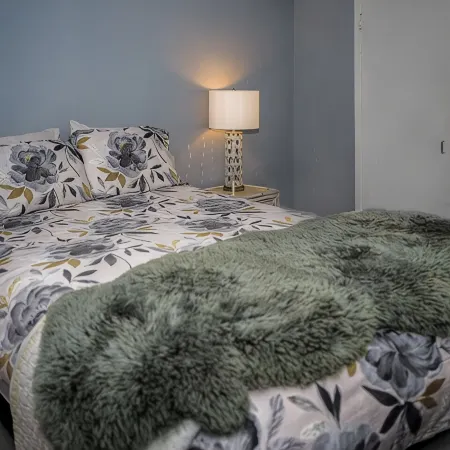 Great Location to the hospitals: 2 bed 1 bath Fully furnished. Отели рядом с достопримечательностью «Музей Байшоп»