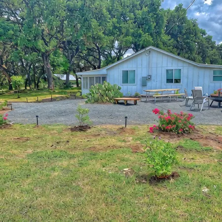 Farmhouse 534 Leakey - Amazing