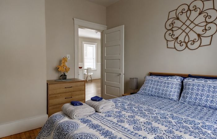Large 3BR APT w/ enclosed front porch Close to Polar Park, palladium, WPI, DCU
