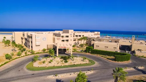 The Breakers Diving and Surfing Lodge Soma Bay - parking