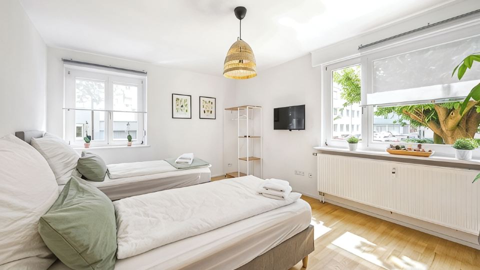 Modern vacation apartment with 4 bedrooms in Heilbronn on the Neckarpromenade