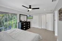 3 BR by Hard Rock Guitar Hotel Casino minutes away - balcony