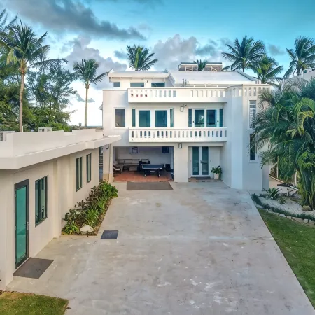 Oceanfront 8-bedroom Villa with Pool, Fully Fenced for Privacy, Incredible Views