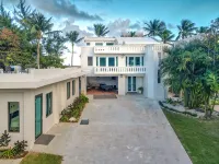 Oceanfront 8-bedroom Villa with Pool, Fully Fenced for Privacy, Incredible Views - WiFi