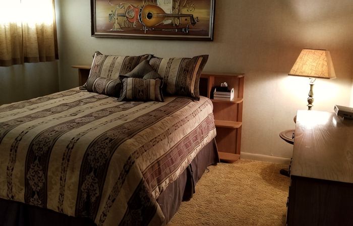 Spacious house with Wifi -- only 10 minutes from Hubbard Lake.