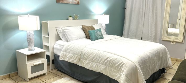 3BDR Condo, WIFI, Balcony, Parking, Pool, AC, 2 min from the Beach Отели в г. Бокерон