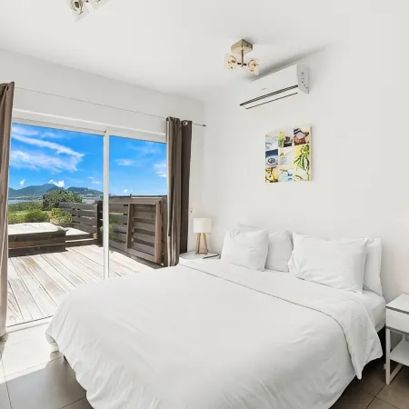 Oceanfront amazing 2 BR Villa - 2 min from the beach
