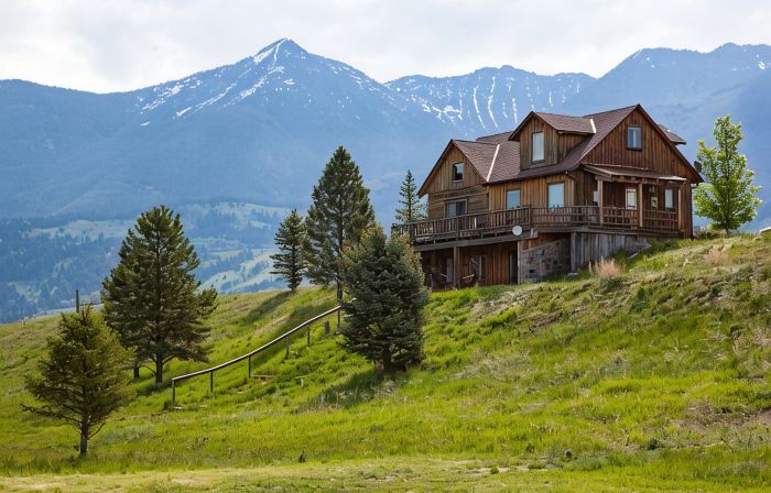 The Yellowstone House and Fisherman's Cabin