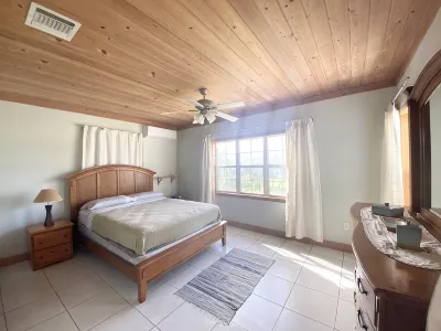 Private large family home near a white sand beach Hotels in 