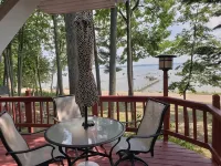 Spectacular Lakefront Cabin w/boat mooring on Higgins Lake Sleeps up to 8 people - Feriehus