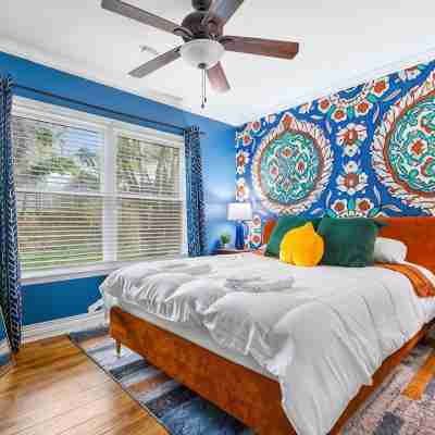 Pickleball & Heated Pool & Game Room & Mini Golf Rooms