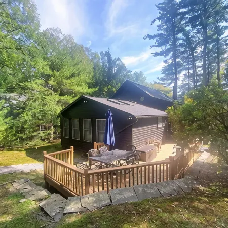 Cozy all season cabin w/ private boathouse & dock!