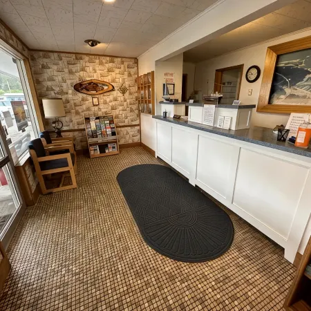 Winchester Bay Inn