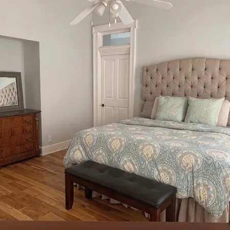 Historic 1904 Home w/Granite Kitchen, Fireplace, Treehouse! Near ATX/San Antonio