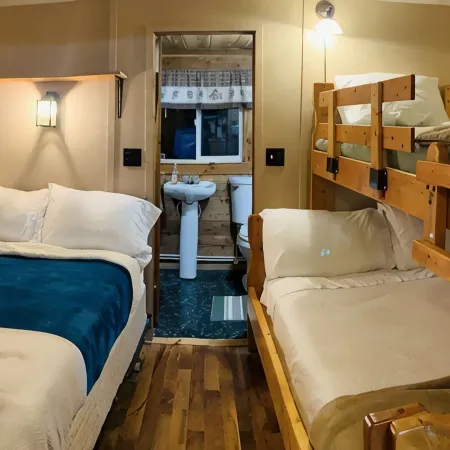 Lake Front Cabin Located On Muskallonge Lake