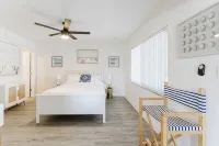 Boca Waterfront Oasis: Bright Corner Unit – Walk to Beach - 4-نجوم