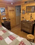Escape to the Lake - Rustic 3-bedroom log-sided cabin nestled amongst the pines - Alppimaja