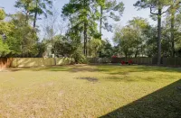 Pet Friendly, Huge Fenced in Yard, Fireplace, Firepit, Near Sgmc & Vsu & Eats - 3-Star