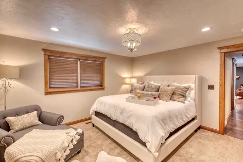 Leather&Spruce - Luxury Lake area fun funky home with amenities. Great for 2-18! - 4-Star
