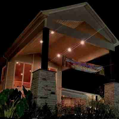 Rolling Hills Lodge Hotel Exterior