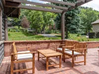 Historic Log Cabin- Downtown Basalt, Aspen Skiing Nearby, Gold Medal Fishing Hotels in Basalt