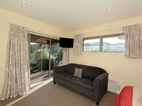 Baldwin Street Bnb Hotels near Baldwin Street
