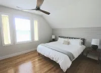 Mountain Views & Tranquil Surroundings.  Hot Tub! - Mountain view