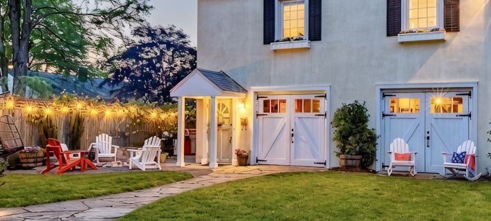 Gorgeous Carriage House close to USNA, walk to stadium, free parking,  pets+kids アナポリスのホテル