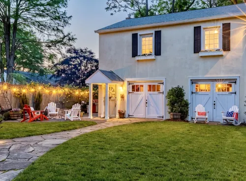 Gorgeous Carriage House close to USNA, walk to stadium, free parking,  pets+kids - Butik