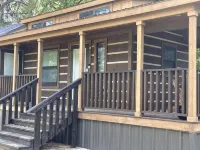 Cozy tiny home in the pines - 20 minutes from Canton and Lake Fork! - 4-Star